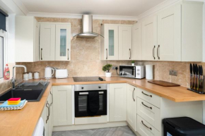 Spacious - 3 Bed - Free Parking